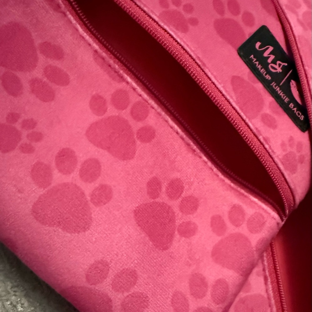 Makeup Junkie Pink Paw Print with Tassel Medium ONLY New HTF - Picture 3 of 3